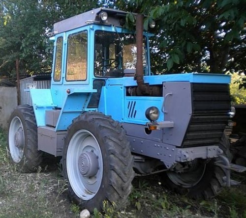 Трактор ХТЗ-120, ХТЗ-121
